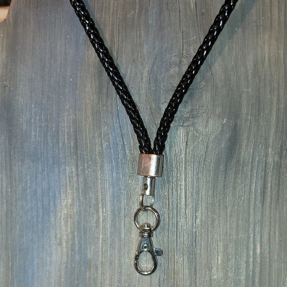 <3   Black Braided Lanyard  <3❤
